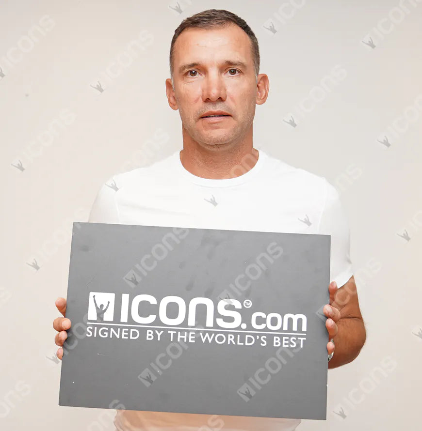 Plaque et cadre photo officiels dédicacés par Andriy Shevchenko, lauréat du Ballon d'Or™ 2004