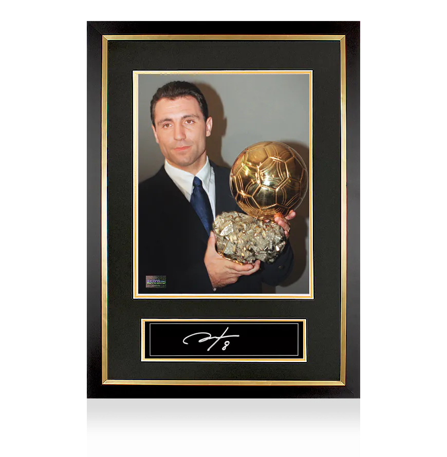 Placa oficial y marco de fotos firmados por Hristo Stoichkov, ganador del Ballon d'Or™ de 1994