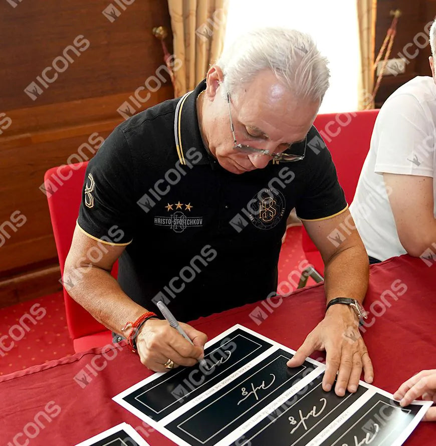 Placa oficial y marco de fotos firmados por Hristo Stoichkov, ganador del Ballon d'Or™ de 1994