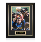 Photo officielle de Lothar Matthäus, lauréat du Ballon d'Or™ 1990, signée et encadrée, sous les couleurs de l'Internazionale