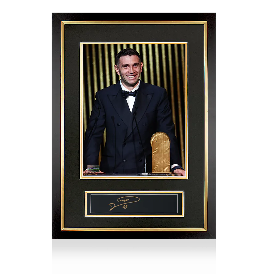 Plaque officielle et cadre photo Emiliano Martinez signés Ballon d'Or™ - Signé en doré : Vainqueur du Trophée Yachine 2024