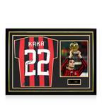 Maillot rétro de l'AC Milan dédicacé au dos par Kaká, officiel Ballon d'Or™ et encadré « Hero »