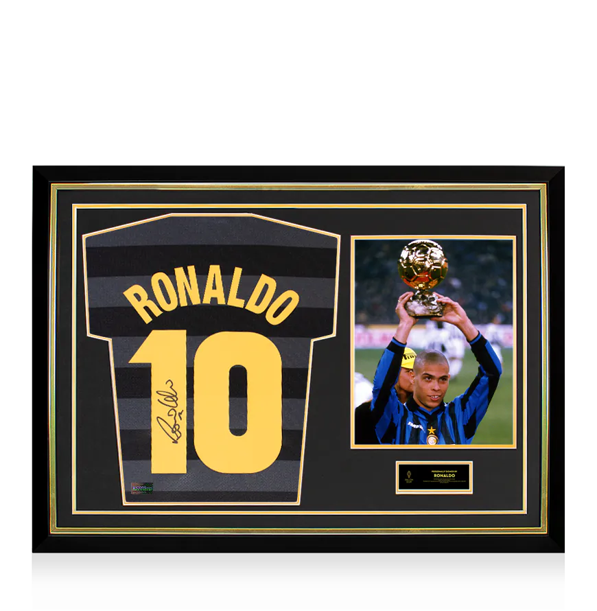 Maillot officiel du Ballon d'Or™ de Ronaldo, signé au dos, encadré avec photo du héros, finale de la Coupe UEFA 1998 de l'Internazionale