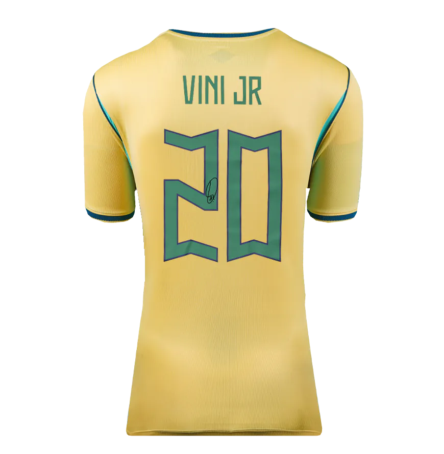Camiseta oficial de local de Brasil 2026, firmada por Vinicius Jr. en el dorsal y enmarcada con diseño "Hero": Ganador del Premio Sócrates 2023