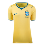 Camiseta oficial de local de Brasil 2026, firmada por Vinicius Jr. en el dorsal y enmarcada con diseño "Hero": Ganador del Premio Sócrates 2023