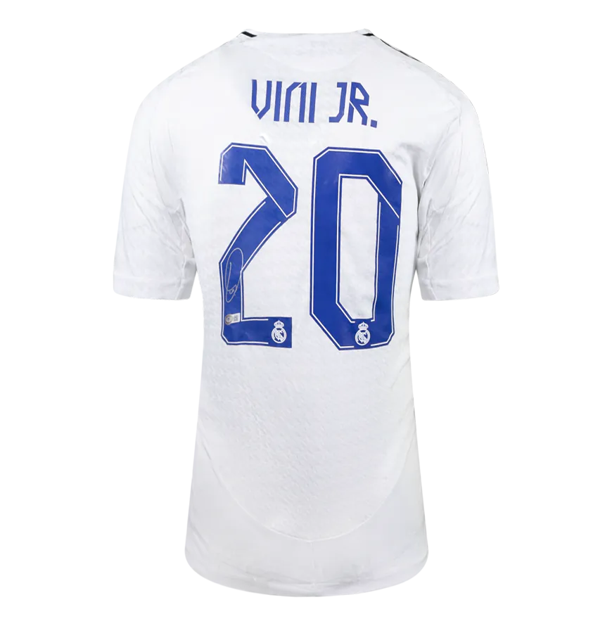 Maillot domicile moderne du Real Madrid de Vinicius Jr, officiel, signé au dos et encadré « Ballon d'Or™ » : vainqueur du prix Sócrates 2023