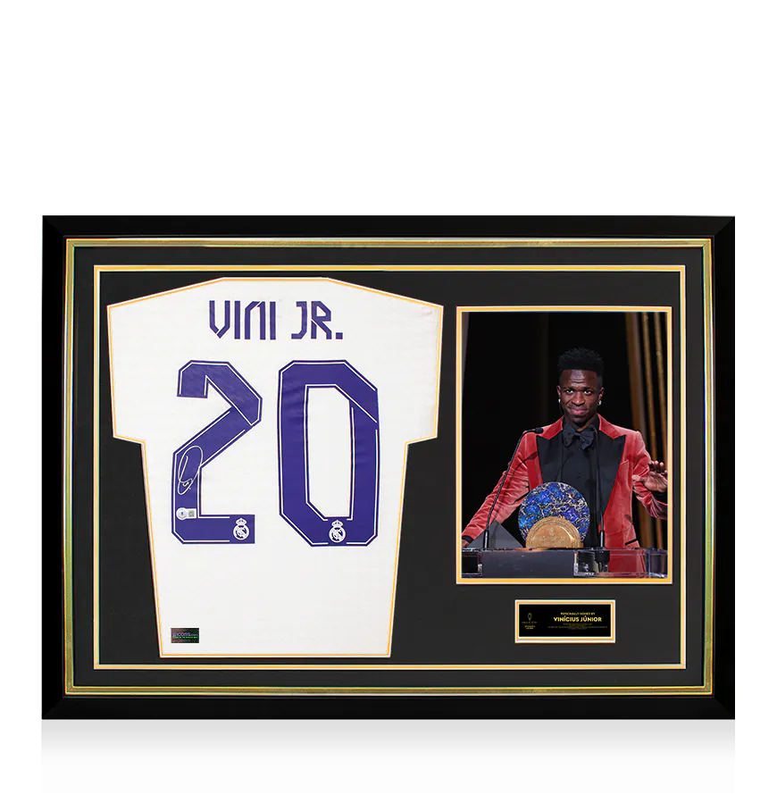 Maillot domicile moderne du Real Madrid de Vinicius Jr, officiel, signé au dos et encadré « Ballon d'Or™ » : vainqueur du prix Sócrates 2023