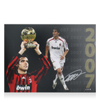 Foto oficial de Kaká con el Balón de Oro™ firmada por el AC Milan: Ganador del Balón de Oro 2007